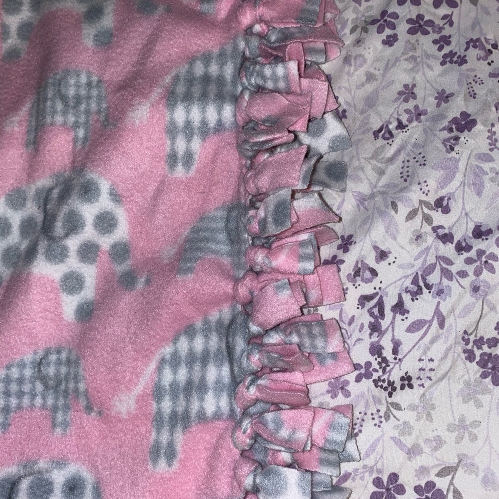 Fleece baby blanket - handmade - thick and warm! - Picture 2 of 4
